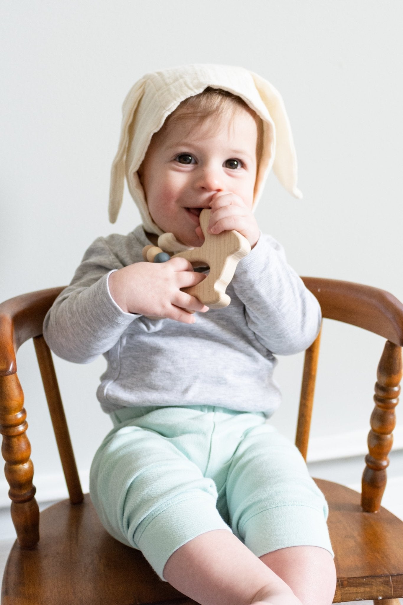 Bunny Wooden Grasping Toy with Teething Beads - Bannor-toys